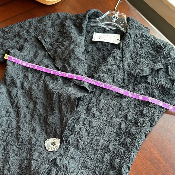 Courtney Washington size small light weight jacket poly and Lycra unique button - Picture 3 of 17